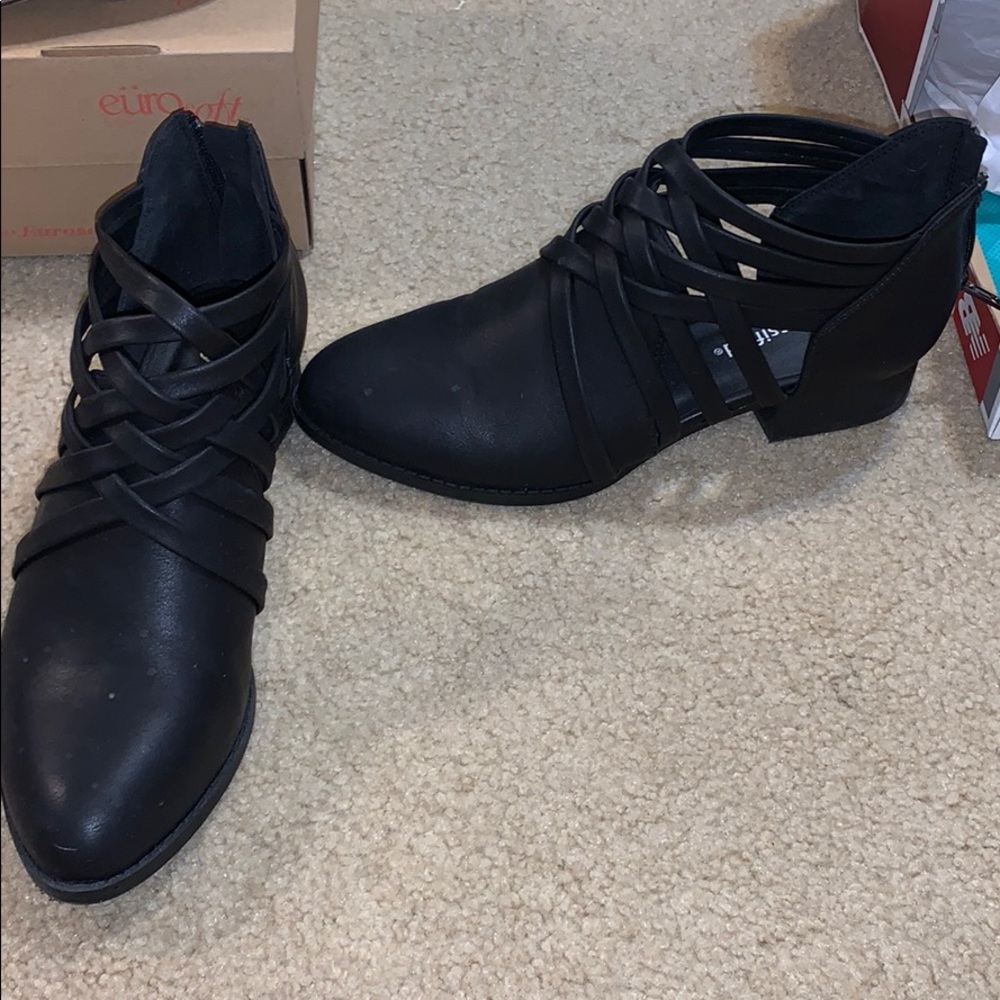 Dress shoes